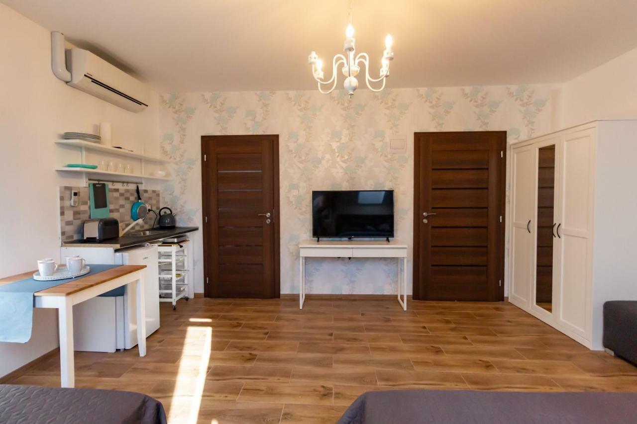 Arya Vila Piest'any Exterior foto
